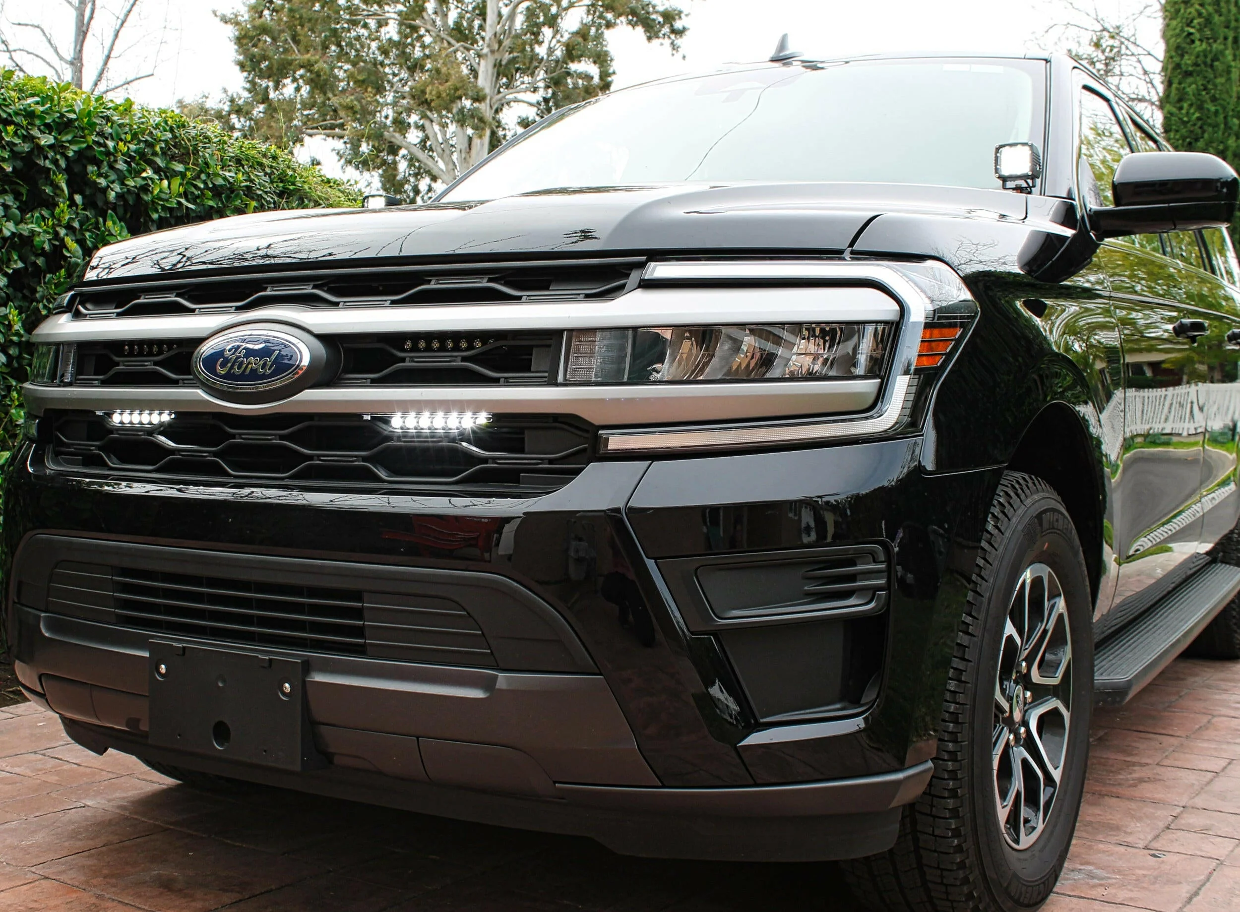 2022-2024 Ford Expedition (2) 11in Light Bars - Image 2